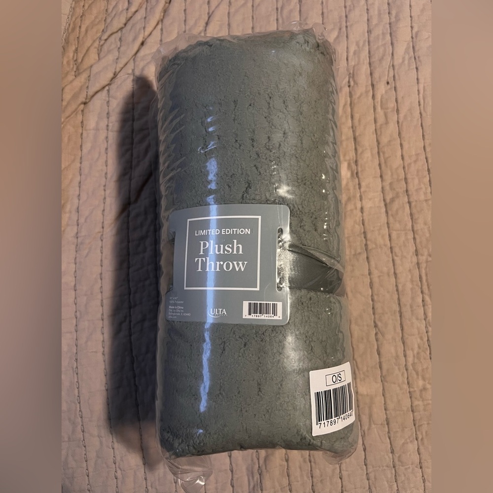 Ulta Limited Edition Plush Throw